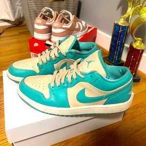 Nike Jordan’s size 8.5 women 7 men’s.